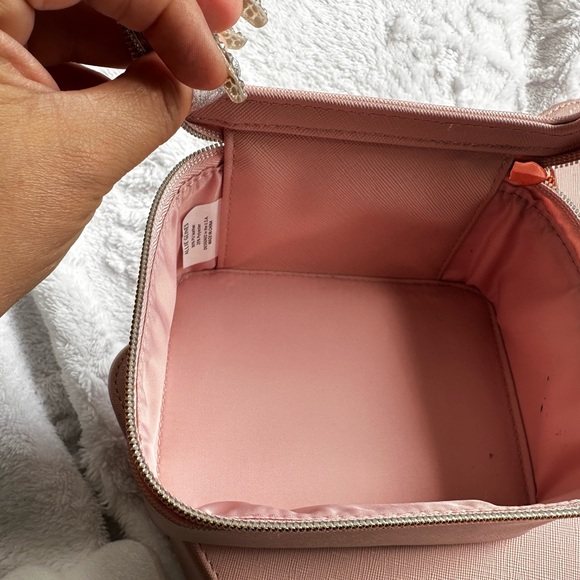 Allie Glinda pink makeup package - Picture 8 of 15